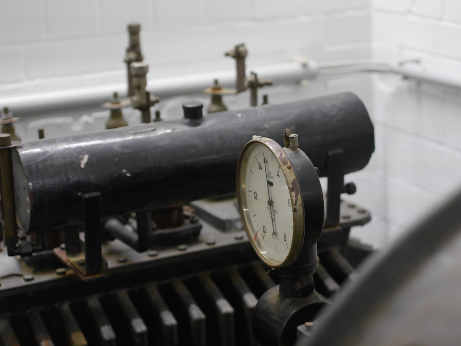 Heavy industrial motor, miked in close ORTF